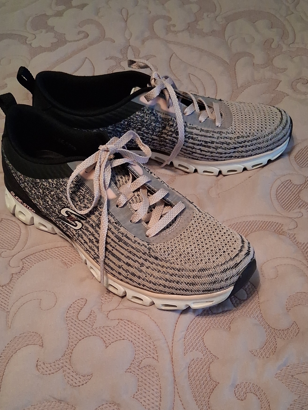 Skechers Womens Light Gray And Pink Knit Athletic Sneakers